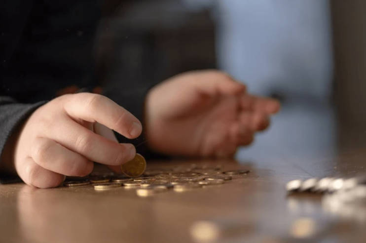What Is Financial Literacy? Is It Important for Beginners? - Ultima Markets